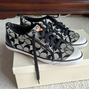 Pre used coach tennis